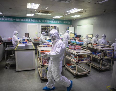 Balandžio pabaigoje Kinija pradės koronaviruso vakcinos klinikinius tyrimus