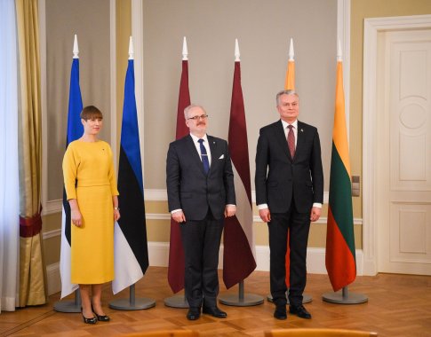 Trijų Baltijos šalių prezidentai: griežtai atmetame pastangas vėl dalinti Europą į įtakos sferas Trijų Baltijos šalių prezidentai: griežtai atmetame pastangas vėl dalinti Europą į įtakos sferas