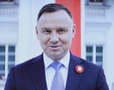 Apklausa: Lenkijos prezidento rinkimuose gali prireikti antrojo rato