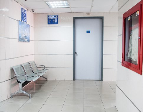 Gydymo įstaigos raginamos greičiau atverti duris pacientams