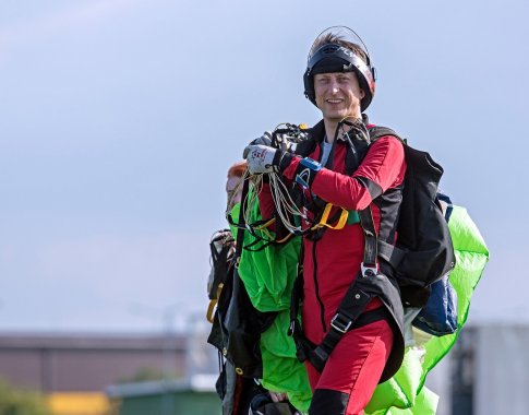 Parašiutai – penkiasdešimt sekundžių adrenalino