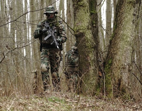 Seimui siūloma spręsti, ar iki 21 metų mažinti karo prievolininkų amžių