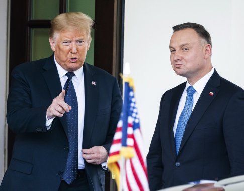 D. Trumpas po susitikimo su A. Duda paskelbė apie sprendimą perkelti dalį JAV karių iš Vokietijos į Lenkiją