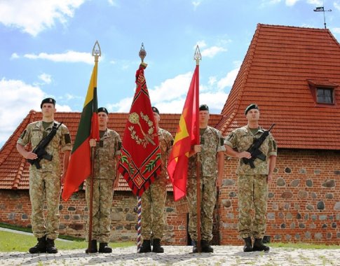 Minint Lietuvos kariuomenės Sausumos pajėgų dieną bus pagerbti geriausi metų kariai