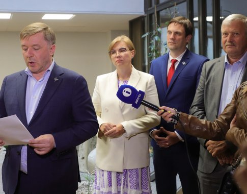 Politologai įvertino LVŽS sąrašą: dešimtukas atspindi asmeninį lojalumą R. Karbauskiui Politologai įvertino LVŽS sąrašą: dešimtukas atspindi asmeninį lojalumą R. Karbauskiui