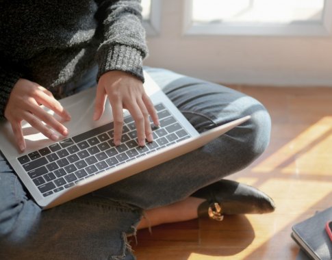 Užklijuotos įrenginių kameros: paranoja ar puiki apsaugos priemonė? Užklijuotos įrenginių kameros: paranoja ar puiki apsaugos priemonė?