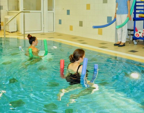 Nėščiųjų mankšta baseine: kada išsigelbėjimas, o kada sportuoti vandenyje nepatartina