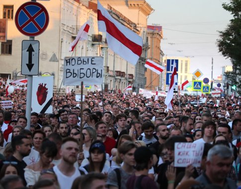 Baltarusijoje devintą vakarą iš eilės vyko protestai prieš A. Lukašenką