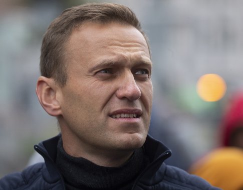 Rusijos opozicija: A. Navalnas be sąmonės gydomas ligoninėje