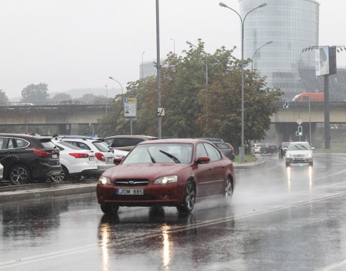 Po lietingos nakties diena bus vėsi