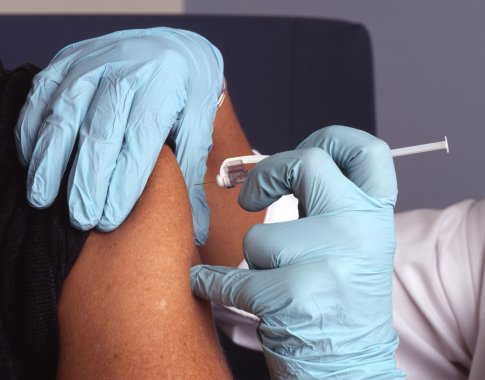 Rusija jau šią savaitę pradės žmonių skiepijimą prieštaringai vertinama vakcina nuo koronaviruso Rusija jau šią savaitę pradės žmonių skiepijimą prieštaringai vertinama vakcina nuo koronaviruso