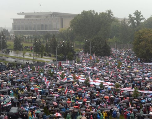 Baltarusijoje suiimta mažiausiai 100 protestuotojų