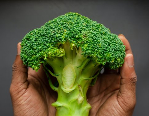 Naujausias Jungtinės Karalystės mokslinis tyrimas: brokoliai ir žalioji arbata gali apsaugoti nuo vėžio