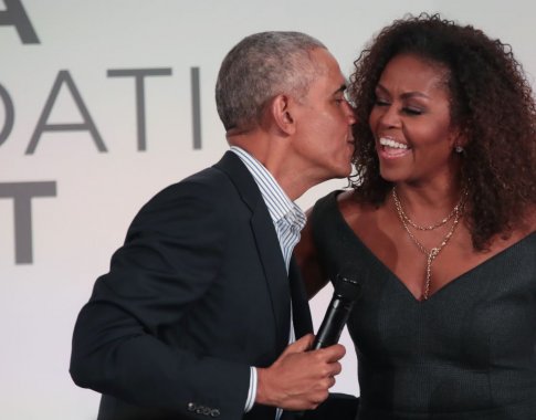 Apklausa: pasaulyje labiausiai žavimasi B. Obama ir M. Obama