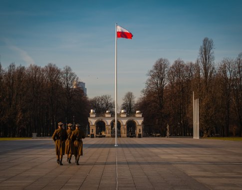 Lenkijoje įvedamas dalinis karantinas Lenkijoje įvedamas dalinis karantinas