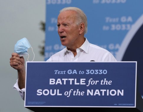 J. Bidenas žada paremti A. Lukašenkos atsistatydinimo siekiančią Baltarusijos opoziciją J. Bidenas žada paremti A. Lukašenkos atsistatydinimo siekiančią Baltarusijos opoziciją