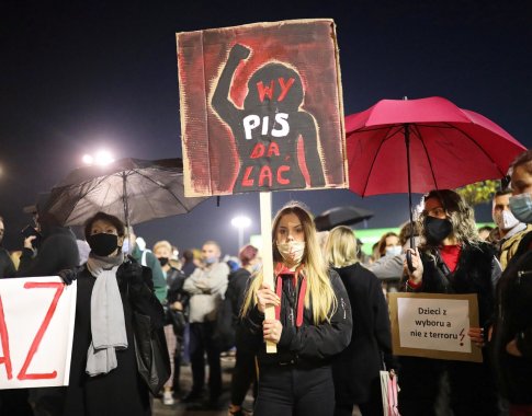 Lietuviai tiesia pagalbos ranką Lenkijos moterims: siūlo pagabą norinčioms saugiai nutraukti nėštumą Lietuviai tiesia pagalbos ranką Lenkijos moterims: siūlo pagabą norinčioms saugiai nutraukti nėštumą
