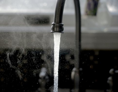 5 būdai, kaip leidžiant daugiau laiko namuose galima sutaupyti vandens