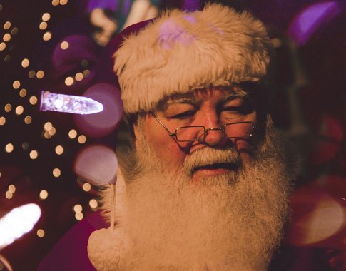 Britų psichologas raginimas tėvams: bent jau per pandemiją negriaukite Kalėdų Senelio mito