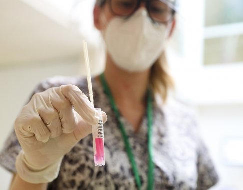 Lietuvoje – dar 3,2 tūkst. koronaviruso atvejų, JAV patvirtino dar vieną vakciną