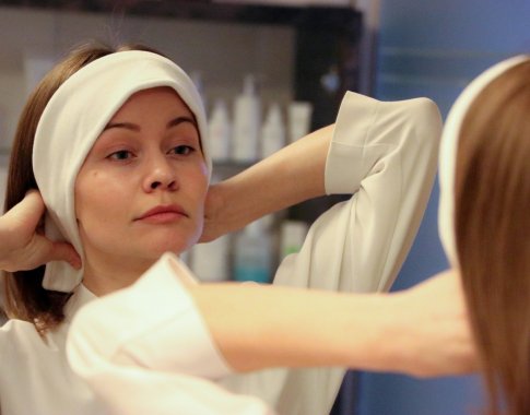 Kosmetologė pataria, kaip taisyklingai nusivalyti makiažą ir paruošti odą nakčiai
