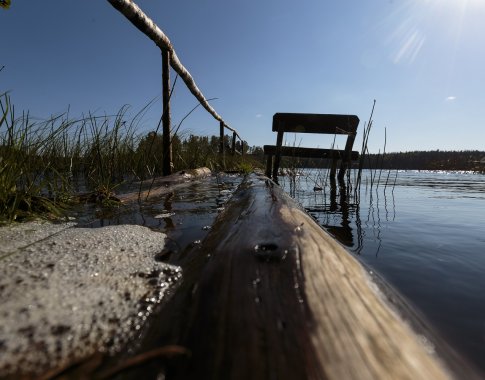 Sieks pažaboti nelegalių tvorų prie ežerų ir upių statytojus: siūlomos 10 kartų didesnės baudos