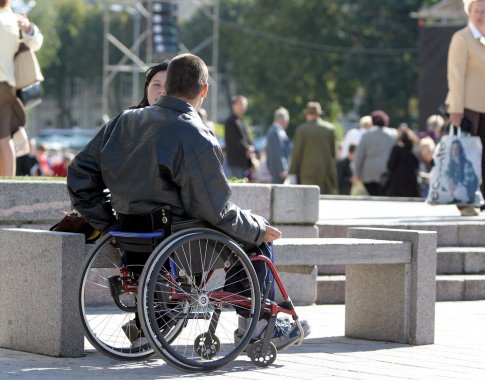 Neįgaliųjų įdarbinimas: aiškinsis, kaip tai skatinama arba ribojama
