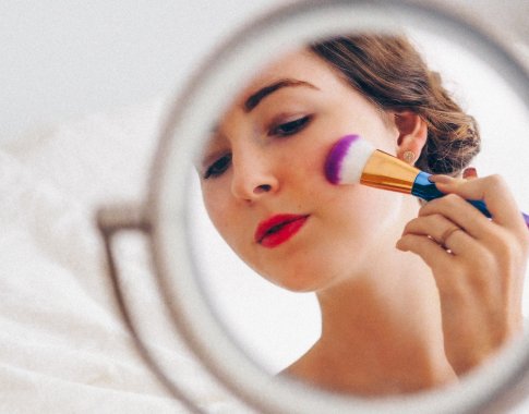 Ekspertas atskleidė, kaip dažytis šį sezoną: 5 karščiausios makiažo tendencijos