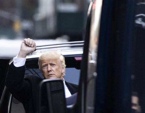 Iš socialinių tinklų išguitas D. Trumpas planuoja kurti savo platformą Iš socialinių tinklų išguitas D. Trumpas planuoja kurti savo platformą