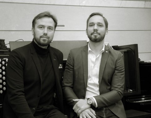 Gyva muzika grįžta į Paliesiaus dvarą: tylą nutrauks J. Sakalausko ir D. Mažinto „Dedikacija romanizmui“ (interviu) Gyva muzika grįžta į Paliesiaus dvarą: tylą nutrauks J. Sakalausko ir D. Mažinto „Dedikacija romanizmui“ (interviu)