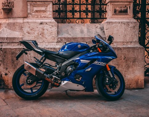 Plieniniai žirgai sugrįžo: motociklininkų gelbėjimosi ratas – saugus greitis ir atsargus lenkimas Plieniniai žirgai sugrįžo: motociklininkų gelbėjimosi ratas – saugus greitis ir atsargus lenkimas