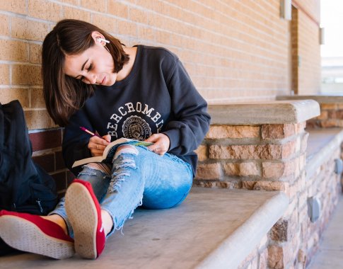 Psichologė pataria tėvams, kaip reaguoti ir ko imtis, jei jų vaikas save alina dietomis Psichologė pataria tėvams, kaip reaguoti ir ko imtis, jei jų vaikas save alina dietomis