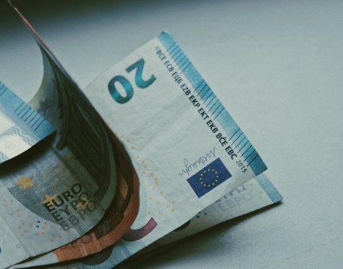 Lietuvos bankas suskaičiavo, kiek 2022 metais galėtų augti minimalus atlyginimas