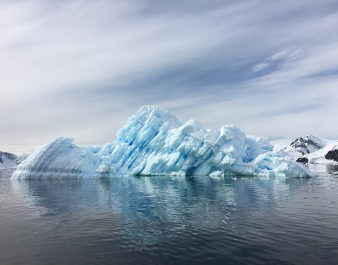 Antarktidoje atskilo didžiausias pasaulyje ledkalnis