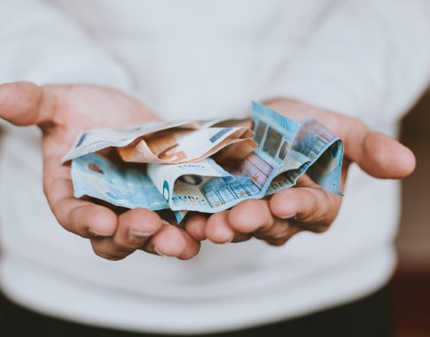 Per pandemiją atsargiau vartojimo paskolas ėmę lietuviai pavasarį pradėjo skolintis aktyviau Per pandemiją atsargiau vartojimo paskolas ėmę lietuviai pavasarį pradėjo skolintis aktyviau