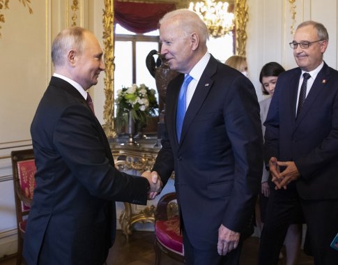 J. Bidenas: „paskutinis dalykas“, kurio V. Putinas nori, yra naujas Šaltasis karas