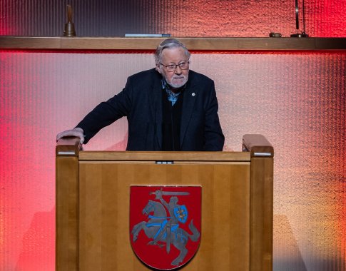 Išsiskyrė nuomonės dėl šalies vadovo statuso V. Landsbergiui: Prezidentūra akcentuoja skolą, opozicija žeria kritiką