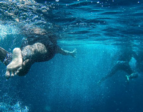 Karštis žmones gena prie vandens: daugeliui pravers šie gelbėtojo ir plaukimo trenerės patarimai