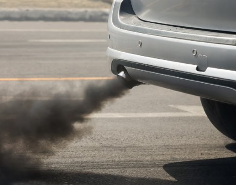 Siūloma dar iki 2035 m. atsisakyti dyzelinių ir benzininių automobilių