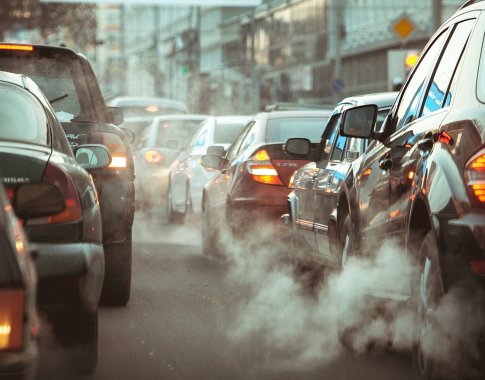 Pristatyti du su automobilių tarša susiję mokesčiai Pristatyti du su automobilių tarša susiję mokesčiai