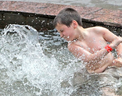 Nemokamų plaukimo pamokų sulauks dar 8 tūkst. pradinukų