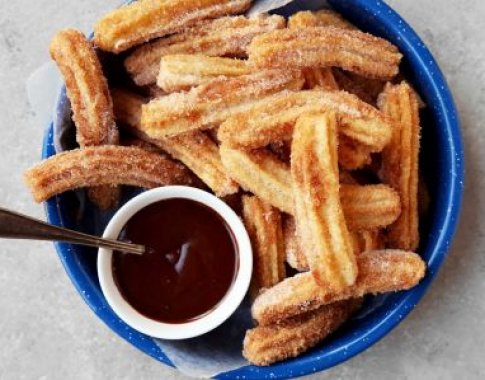 Spurgytės „Churros“ – tradicinis ispaniškas desertas (video)