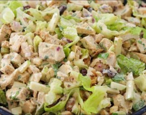 Gaivios ir skanios salotos su vištiena, spanguolėmis ir riešutais (video)