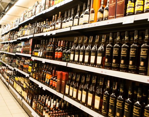 Alkoholį gausiai vartojančiųjų skaičius nesikeičia penktus metus