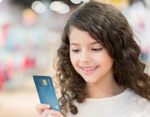 Pirmoji banko kortelė: kada geriausia atidaryti vaiko sąskaitą? Pirmoji banko kortelė: kada geriausia atidaryti vaiko sąskaitą?
