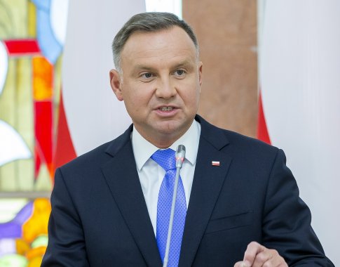 Lenkija pasienyje su Baltarusija paskelbė nepaprastąją padėtį