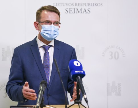 A. Dulkys pripažįsta: išmokos už skiepus efektą turėtų, bet neramina ilgalaikės pasekmės