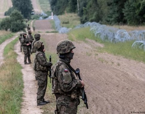 Įtampa prie sienos su Baltarusija auga: Lenkija didina karių skaičių