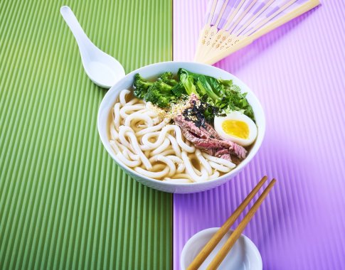 Atvėsus orams išbandykite sočią japonišką sriubą – rameną Atvėsus orams išbandykite sočią japonišką sriubą – rameną