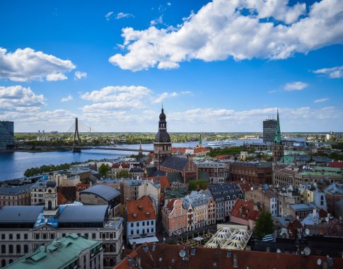 Pagal sergamumo augimą pasaulyje pirmaujanti Latvija įveda karantiną Pagal sergamumo augimą pasaulyje pirmaujanti Latvija įveda karantiną